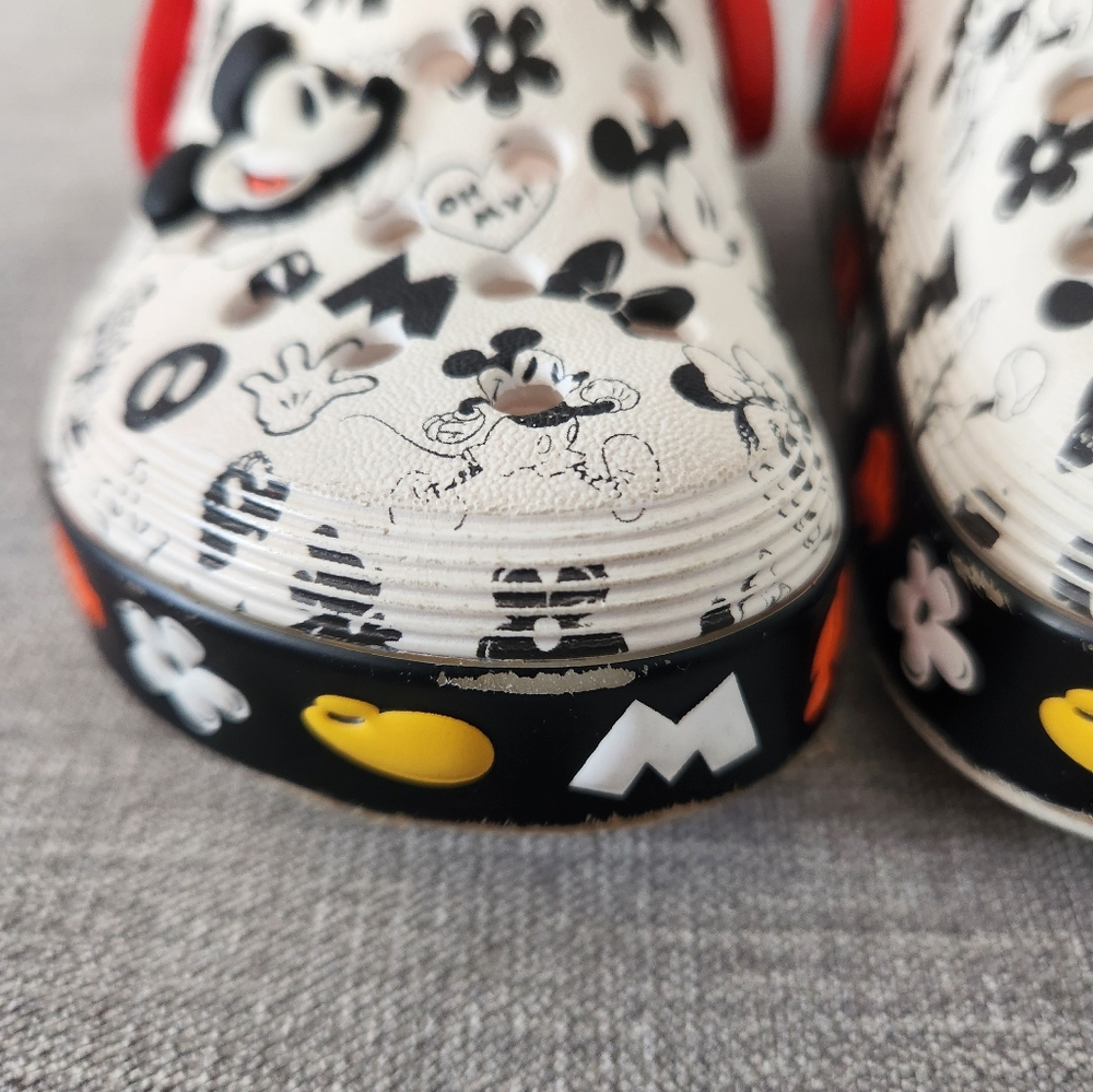 Disney mickey off court crocs sz 5 - Picture 4 of 7
